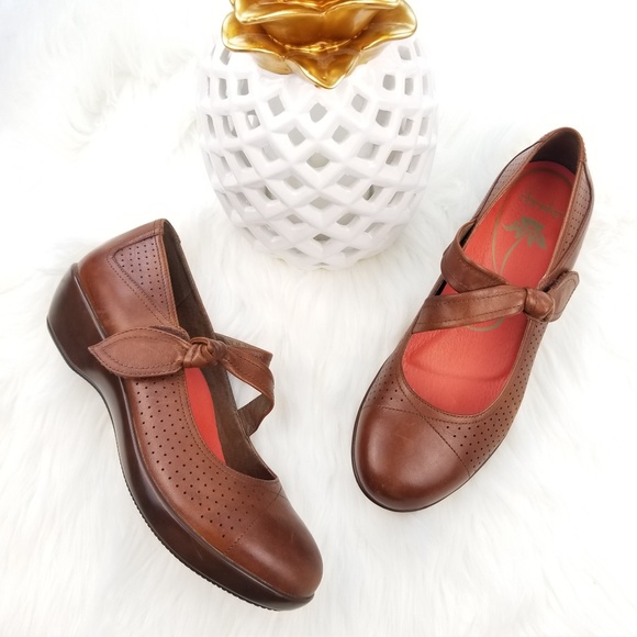 dansko bow clog